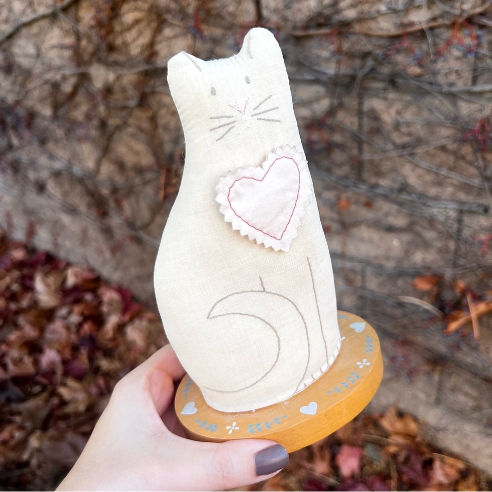 Vintage Country Cat Pin Cushion On Wood Stand Crowning Touch Collection 7.5"